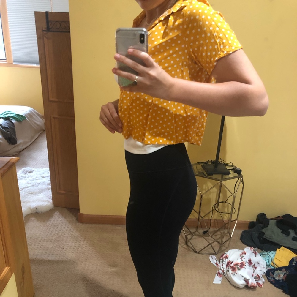 Thin yellow cropped polkadot pollo t-shirt